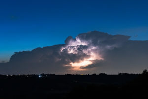 Orage a l'heure bleue dans le Rhône - 6 Juillet 2019